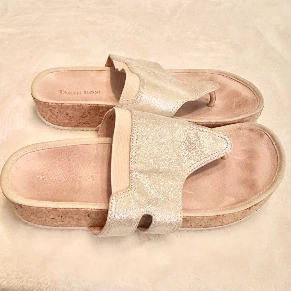 ✨ Taryn Rose Adelle Gold Wedge Sandals | Size 7.5 ✨ - Picture 5 of 6